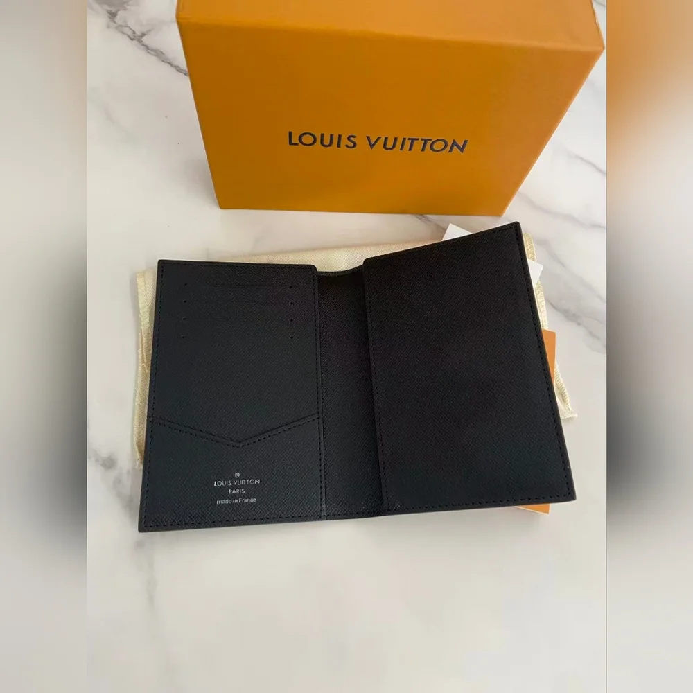 Louis Vuitton Monogram Eclipse Passport Cover - Black/Gray